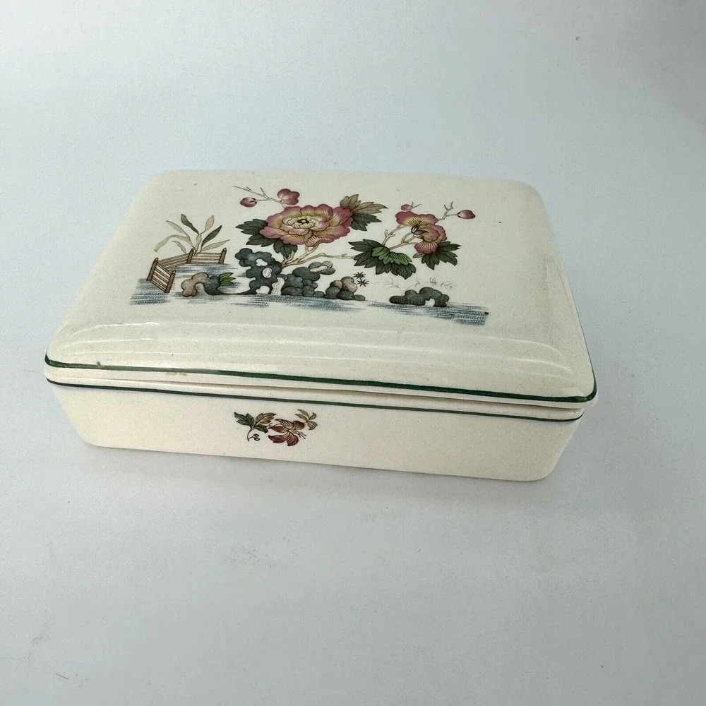 Wedgwood Eastern Flowers Cigarette Trinket Jewelry Ring Box
